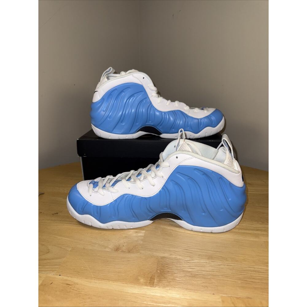 NIKE AIR FOAMPOSITE PRO UNIVERSITY BLUE UNC TAR HEELS HF0794-400 MENS SIZE:14 - Picture 4 of 11